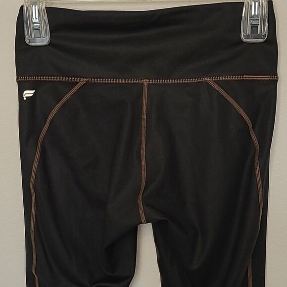 Fabletics Black Leather 23" Crop Legging with Brown Stitching Size Small - Picture 3 of 4